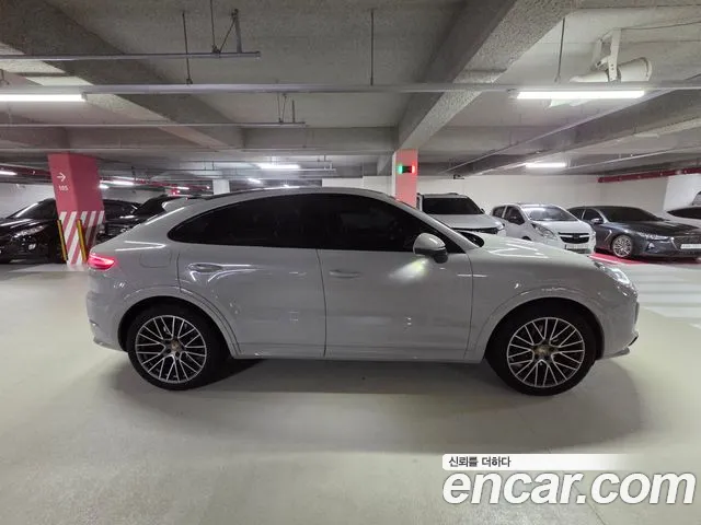 Porsche Cayenne 2022 thumb 4