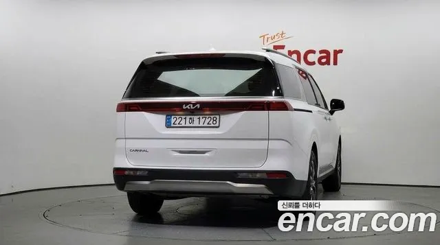 Kia Carnival 2023 thumb 4
