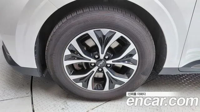 Kia Carnival 2023 thumb 5