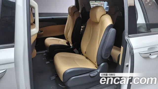 Kia Carnival 2023 thumb 12