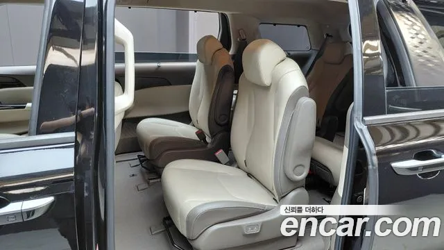 Kia Carnival 2021 thumb 12