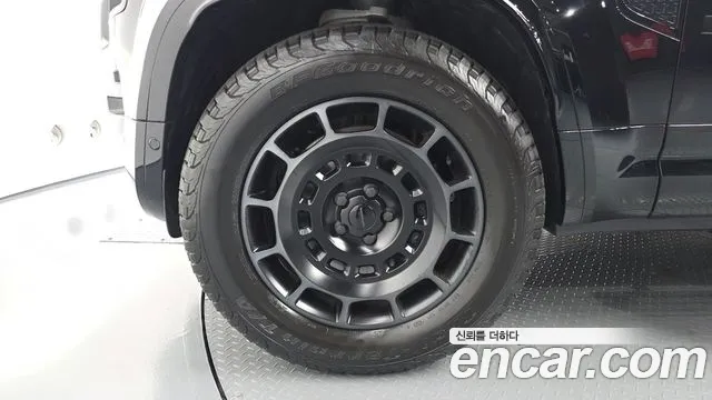 Land Rover Defender 2026 thumb 5