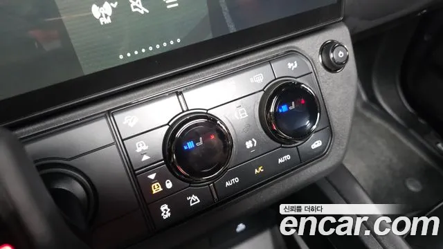 Land Rover Defender 2026 thumb 9