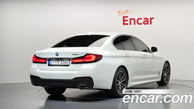 BMW 5-Series 2023 thumb 2