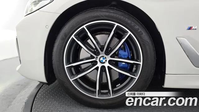 BMW 5-Series 2023 thumb 5