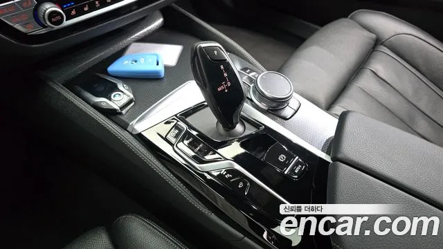 BMW 5-Series 2023 thumb 9
