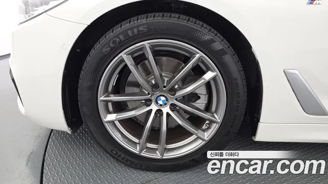 BMW 5-Series 2020 thumb 5