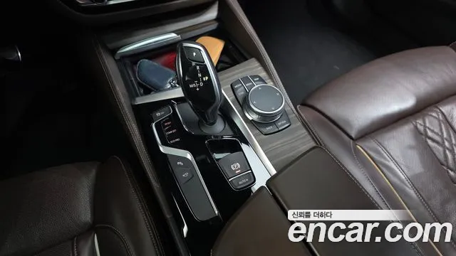 BMW 5-Series 2020 thumb 9