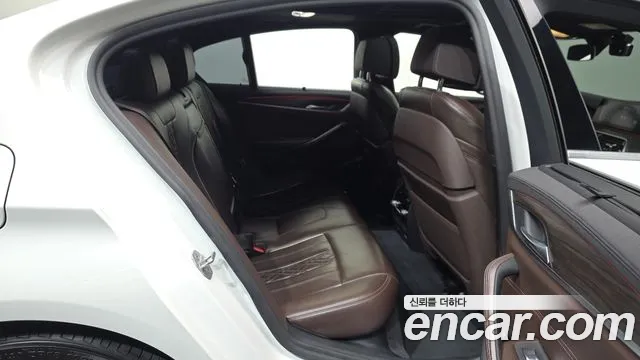BMW 5-Series 2020 thumb 12