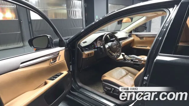 Lexus ES 2016 thumb 10