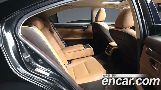 Lexus ES 2016 thumb 12