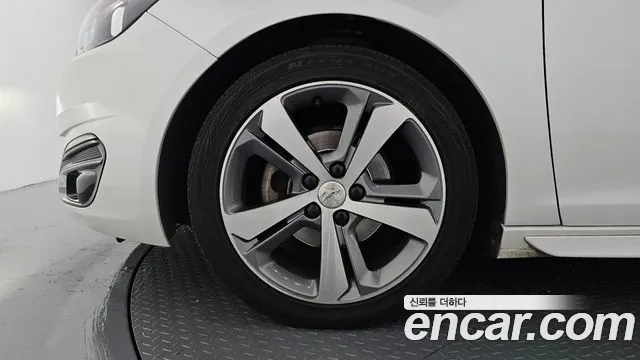 Peugeot 308 2018 thumb 5