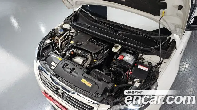 Peugeot 308 2018 thumb 6