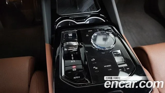 BMW 5-Series 2024 thumb 9