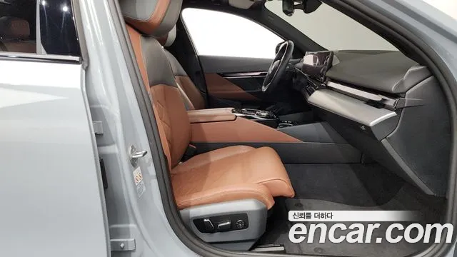 BMW 5-Series 2024 thumb 11