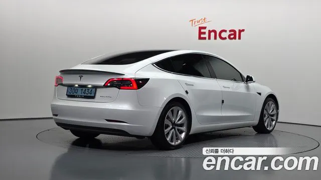 Tesla Model 3 2020 thumb 2