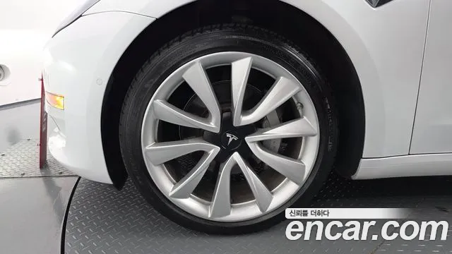 Tesla Model 3 2020 thumb 5