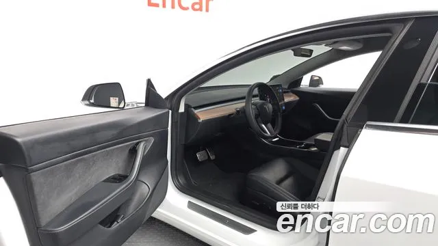 Tesla Model 3 2020 thumb 10