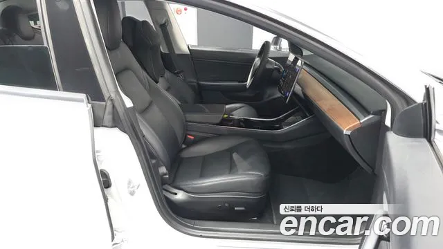 Tesla Model 3 2020 thumb 11
