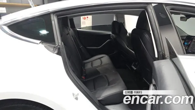 Tesla Model 3 2020 thumb 12