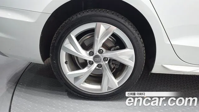 Audi A4 2021 thumb 5
