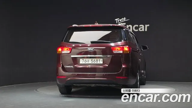 Kia Carnival 2017 thumb 4