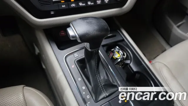 Kia Carnival 2017 thumb 9