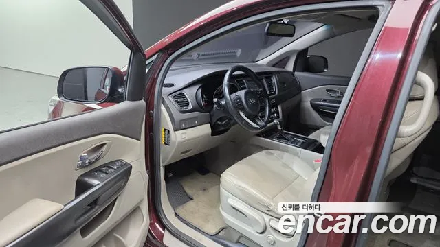 Kia Carnival 2017 thumb 10