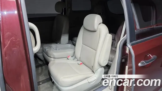 Kia Carnival 2017 thumb 11