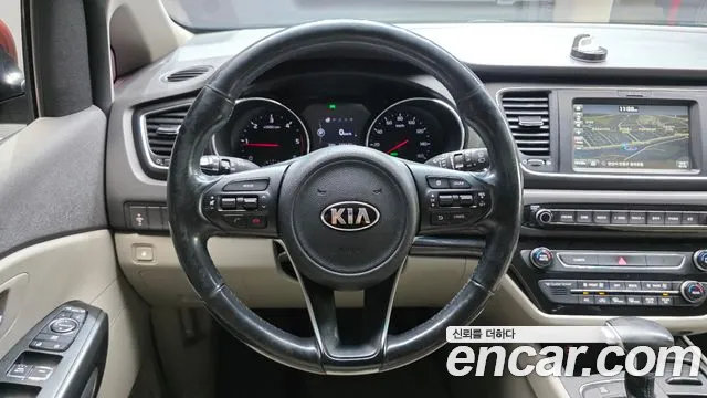 Kia Carnival 2017 thumb 12