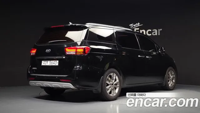 Kia Carnival 2015 thumb 2