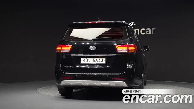 Kia Carnival 2015 thumb 4