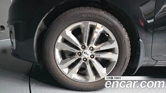 Kia Carnival 2015 thumb 5