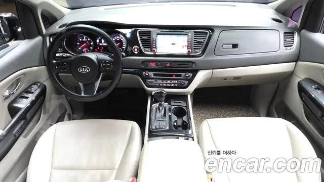 Kia Carnival 2015 thumb 7