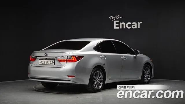 Lexus ES 2016 thumb 2