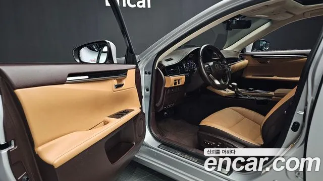 Lexus ES 2016 thumb 10