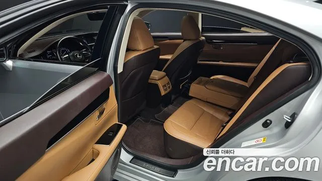 Lexus ES 2016 thumb 12