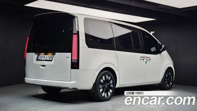 Hyundai Staria 2024 thumb 2