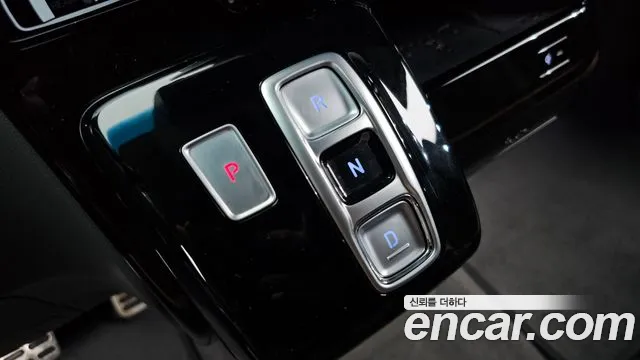 Hyundai Staria 2024 thumb 9