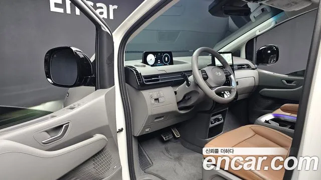 Hyundai Staria 2024 thumb 10