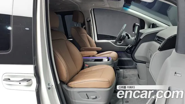Hyundai Staria 2024 thumb 11