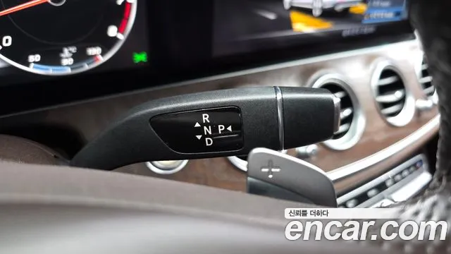 Mercedes-Benz E-Класс 2016 thumb 9