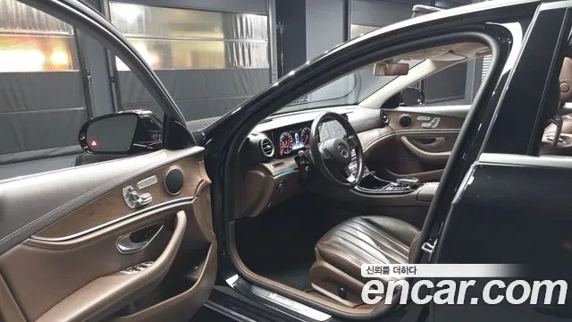 Mercedes-Benz E-Класс 2016 thumb 10