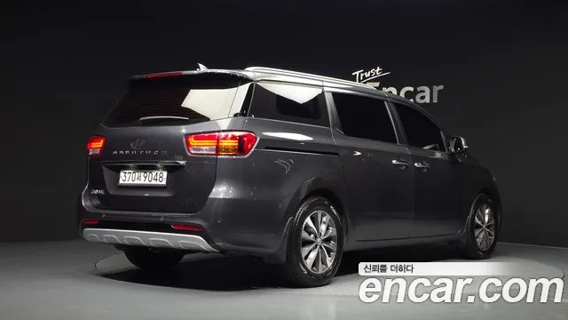 Kia Carnival 2017 thumb 2