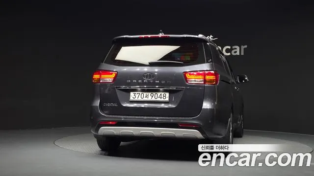 Kia Carnival 2017 thumb 4