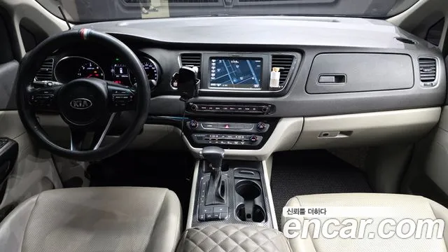 Kia Carnival 2017 thumb 7