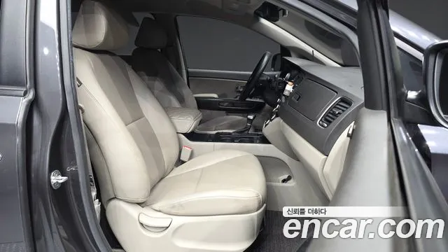 Kia Carnival 2017 thumb 11