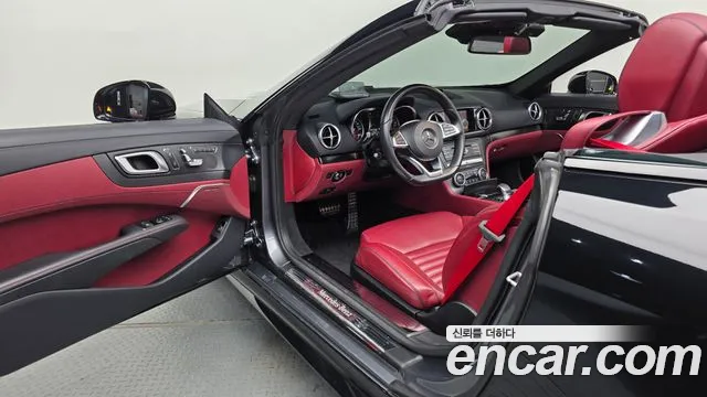 Mercedes-Benz SL-Класс 2017 thumb 10