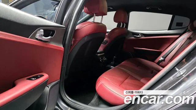 Kia Stinger 2019 thumb 12