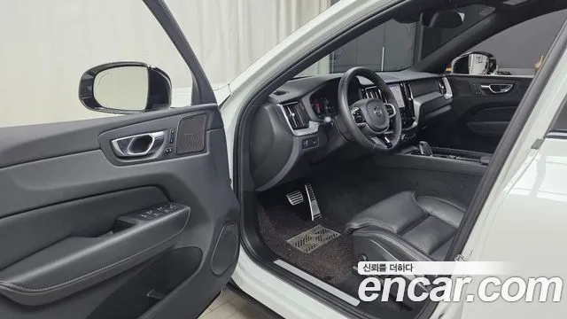 Volvo XC60 2021 thumb 9